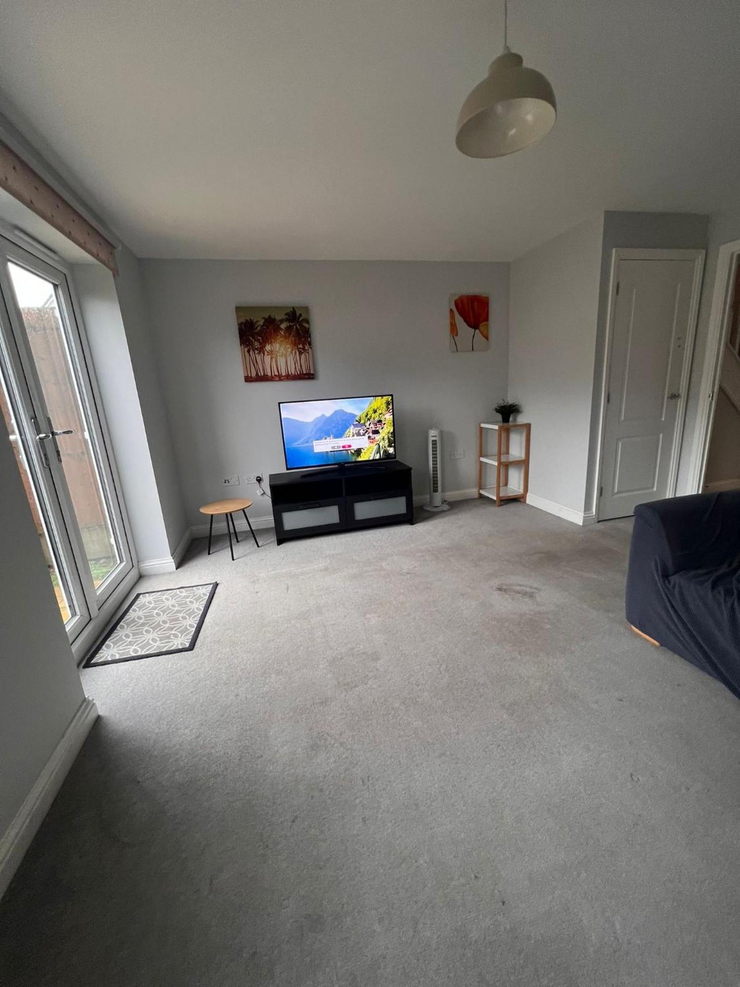 Whyte, Modern 3 Bed House With Garden, Sleeps 9, Free Parking, Sittingbourne City Centre, Kent ภายนอก รูปภาพ